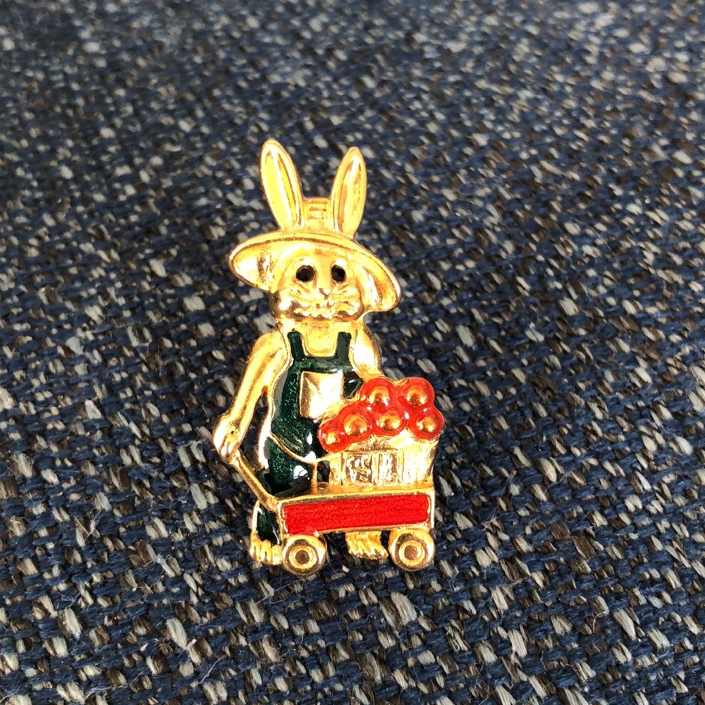 Danecraft Bunny Brooch with Wagon of Fruit - Picture 13 of 15